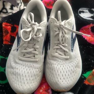 Brooks ghost sneakers women’s 8.5